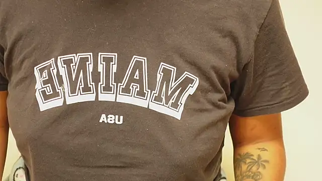 IzzyyBeelmonth online show from 12/21/24, 07:27