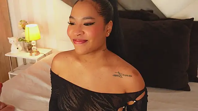 IzzyyBeelmonth online show from 12/28/24, 10:02