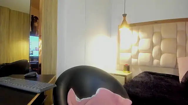 Selenecollins online show from 11/11/25, 12:49