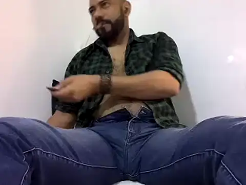 Snapshot of bruce_bigg chatting on 02/06/25, 10:43 bruce bigg online show from 02/06/25, 10:43