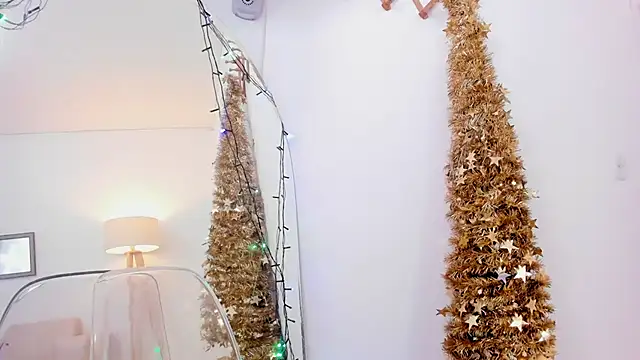 naomiii   online show from 12/24/24, 06:17