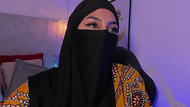 naomiii   online show from 12/22/25, 11:40