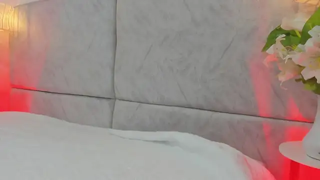 naomiii   online show from 03/31/26, 11:32