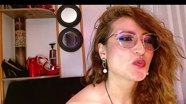 Snapshot of AdeleMourfg chatting on 02/10/25, 09:04 AdeleMourfg online show from 02/10/25, 09:04