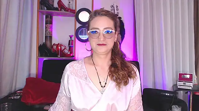 Snapshot of AdeleMourfg chatting on 02/27/25, 07:01 AdeleMourfg online show from 02/27/25, 07:01