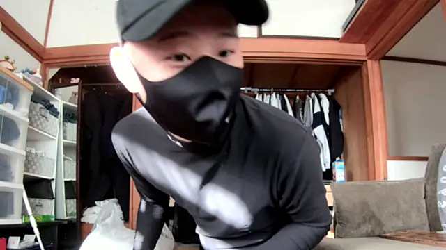 Snapshot of tuki_fu chatting on 12/14/24, 05:07 tuki fu online show from 12/14/24, 05:07