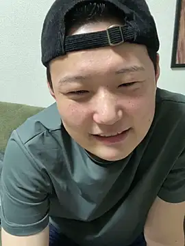 Snapshot of tuki_fu chatting on 03/16/25, 12:44 tuki fu online show from 03/16/25, 12:44