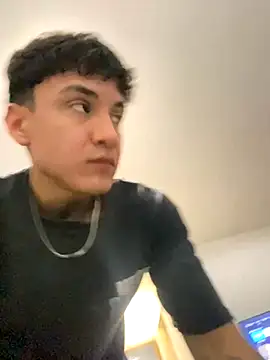 LCarreraa online show from 11/06/25, 01:39