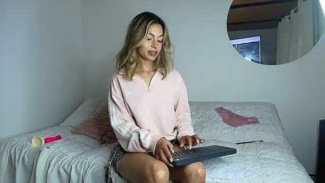 Karolgood3 online show from 01/13/26, 03:23