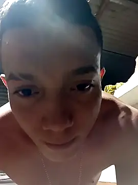 Snapshot of tayson_ chatting on 01/27/25, 12:33 tayson online show from 01/27/25, 12:33