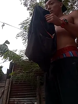 Snapshot of tayson_ chatting on 10/25/25, 10:56 tayson online show from 10/25/25, 10:56