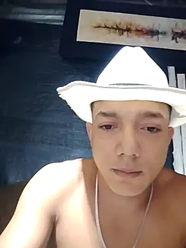 Snapshot of tayson_ chatting on 04/20/26, 10:40 tayson online show from 04/20/26, 10:40