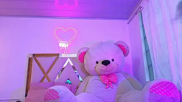 Jazmin tay online show from 09/26/25, 11:47