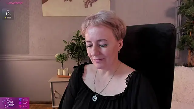 Snapshot of Nika_Smit chatting on 12/14/24, 03:04 Nika Smit online show from 12/14/24, 03:04