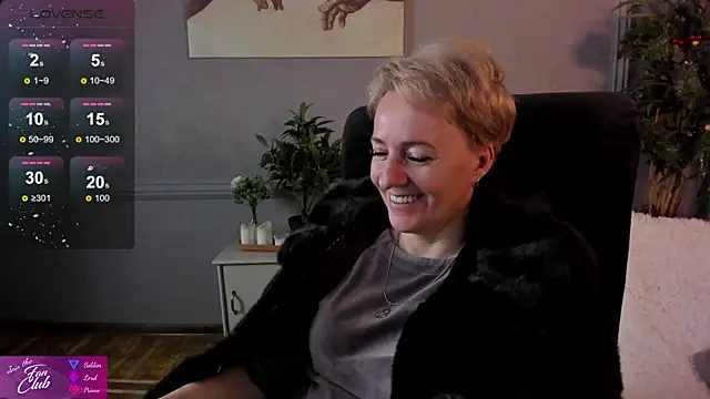 Snapshot of Nika_Smit chatting on 12/15/24, 08:08 Nika Smit online show from 12/15/24, 08:08