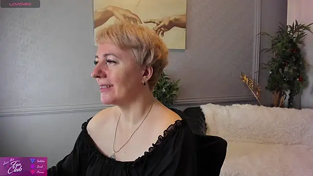 Snapshot of Nika_Smit chatting on 12/22/24, 05:23 Nika Smit online show from 12/22/24, 05:23