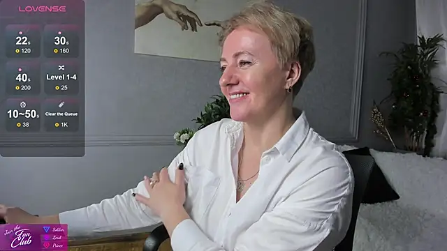 Snapshot of Nika_Smit chatting on 01/12/25, 08:46 Nika Smit online show from 01/12/25, 08:46