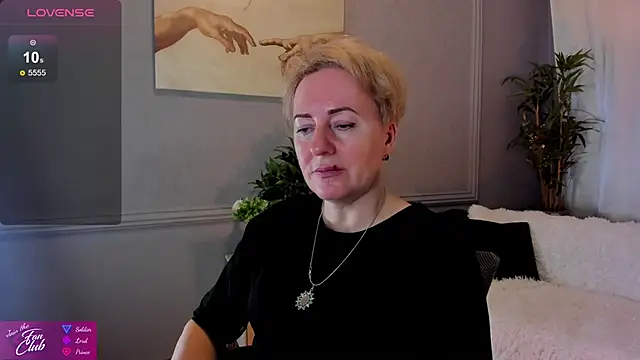 Snapshot of Nika_Smit chatting on 01/17/25, 10:00 Nika Smit online show from 01/17/25, 10:00