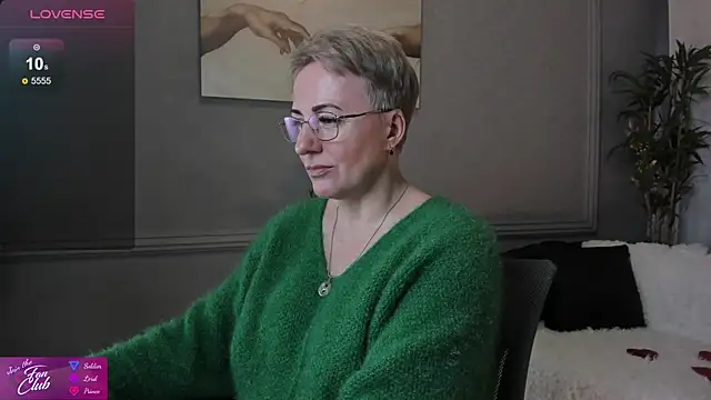 Snapshot of Nika_Smit chatting on 02/15/25, 08:44 Nika Smit online show from 02/15/25, 08:44