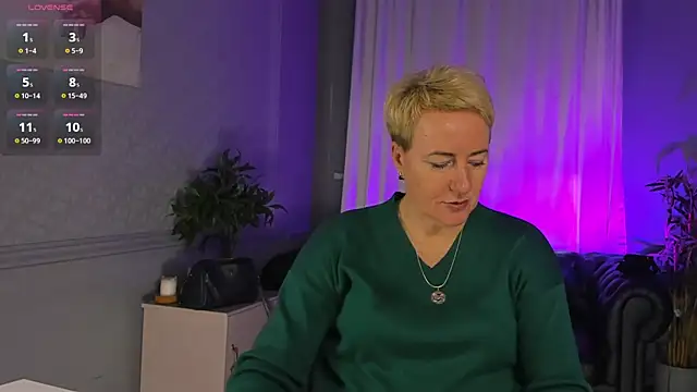 Snapshot of Nika_Smit chatting on 10/18/25, 05:32 Nika Smit online show from 10/18/25, 05:32