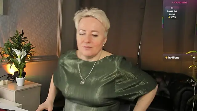 Nika Smit online show from 02/15/26, 07:51