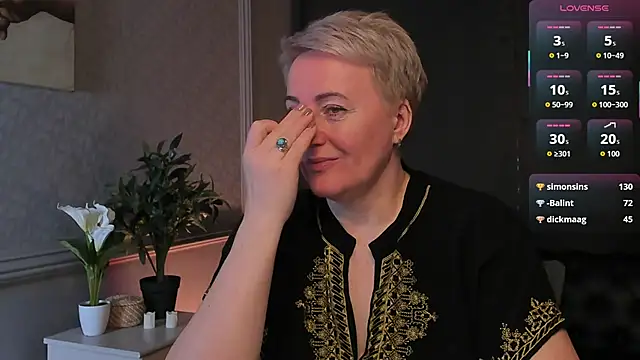 Nika Smit online show from 04/11/26, 07:45