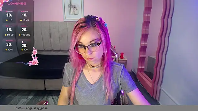 Snapshot of abril_ch_ chatting on 10/25/25, 10:45 abril ch online show from 10/25/25, 10:45