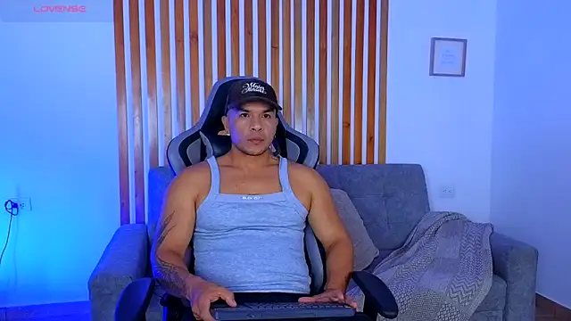 Snapshot of estebandelouis chatting on 05/19/26, 11:05 estebandelouis online show from 05/19/26, 11:05