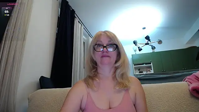 Blond Woman online show from 01/17/25, 08:33