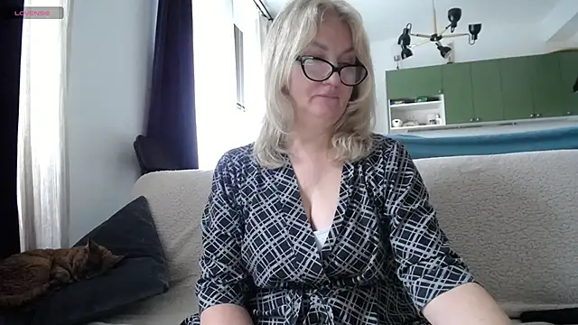 Blond Woman online show from 01/27/25, 11:32