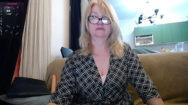 Blond Woman online show from 02/05/25, 08:46