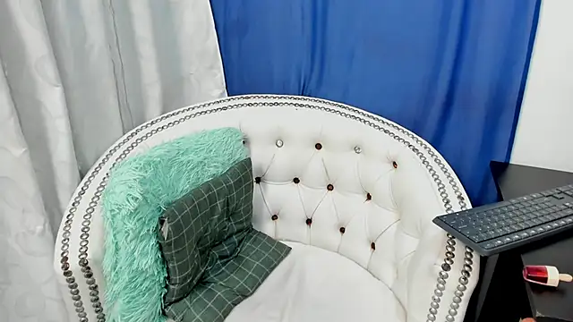Snapshot of Analia18_ chatting on 01/14/25, 02:53 Analia18 online show from 01/14/25, 02:53