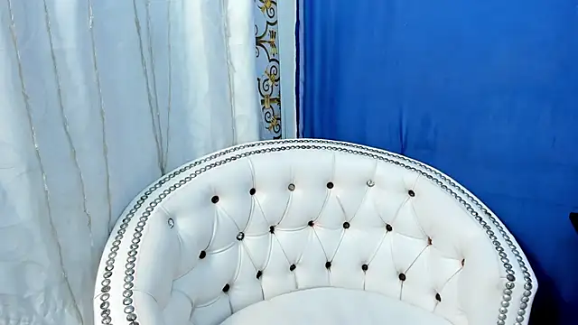 Snapshot of Analia18_ chatting on 02/04/25, 12:00 Analia18 online show from 02/04/25, 12:00