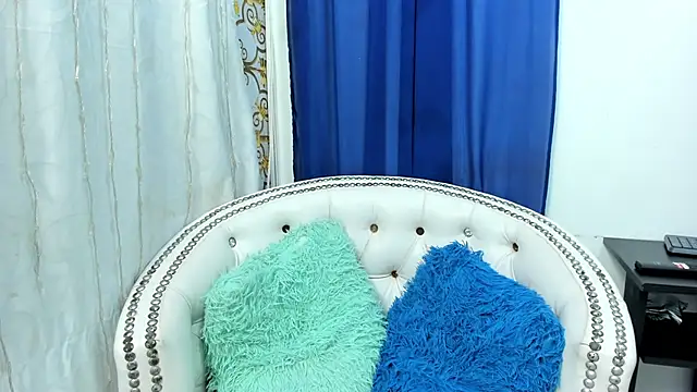 Snapshot of Analia18_ chatting on 02/18/25, 12:06 Analia18 online show from 02/18/25, 12:06