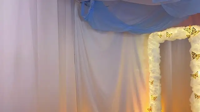 AlisiaSpinnet  online show from 01/20/25, 07:15