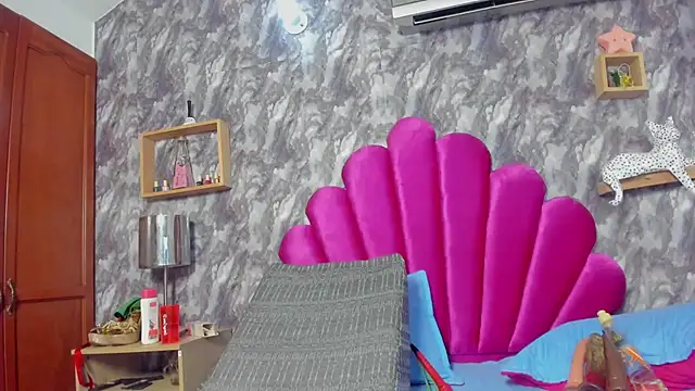 EMMAPARISS online show from 03/17/25, 09:45