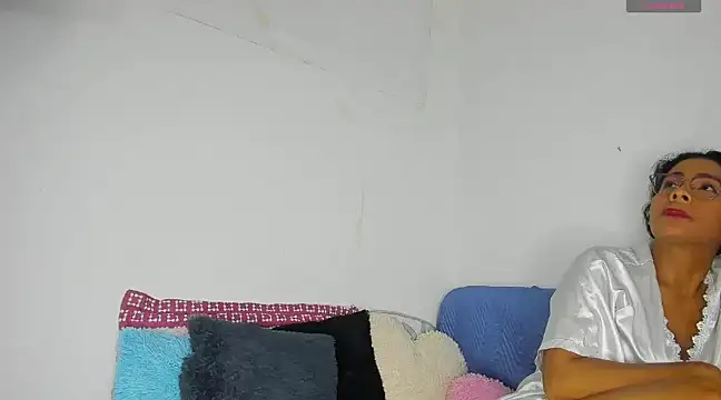 Snapshot of Nenita_Hot_ chatting on 03/18/25, 10:58 Nenita Hot  online show from 03/18/25, 10:58