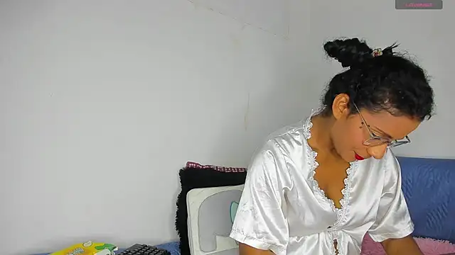 Snapshot of Nenita_Hot_ chatting on 03/20/25, 10:40 Nenita Hot  online show from 03/20/25, 10:40