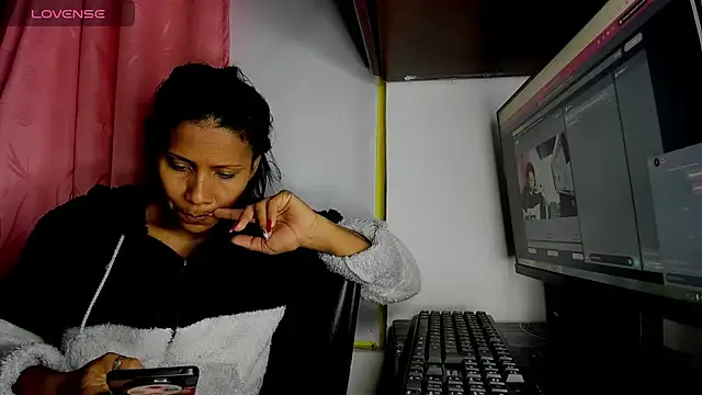 Snapshot of Nenita_Hot_ chatting on 09/08/25, 08:52 Nenita Hot  online show from 09/08/25, 08:52