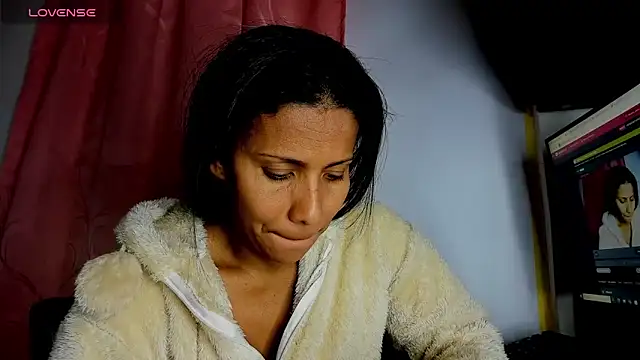 Snapshot of Nenita_Hot_ chatting on 09/10/25, 03:39 Nenita Hot  online show from 09/10/25, 03:39