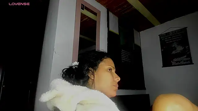 Snapshot of Nenita_Hot_ chatting on 09/30/25, 03:33 Nenita Hot  online show from 09/30/25, 03:33