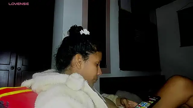 Snapshot of Nenita_Hot_ chatting on 10/03/25, 04:09 Nenita Hot  online show from 10/03/25, 04:09