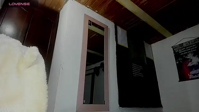 Snapshot of Nenita_Hot_ chatting on 10/03/25, 08:17 Nenita Hot  online show from 10/03/25, 08:17