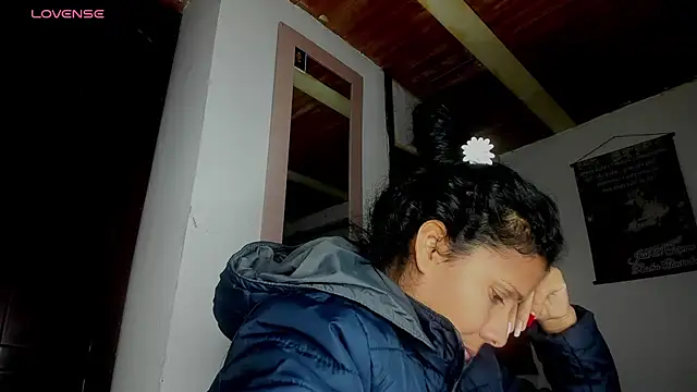 Snapshot of Nenita_Hot_ chatting on 10/07/25, 04:31 Nenita Hot  online show from 10/07/25, 04:31