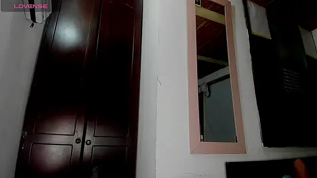 Snapshot of Nenita_Hot_ chatting on 10/07/25, 10:07 Nenita Hot  online show from 10/07/25, 10:07