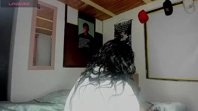 Snapshot of Nenita_Hot_ chatting on 10/10/25, 04:11 Nenita Hot  online show from 10/10/25, 04:11