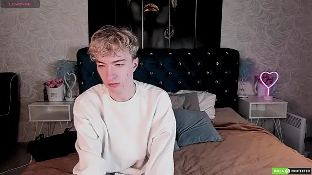 TrevorBenson online show from 11/25/25, 03:28