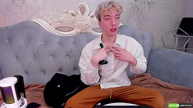 TrevorBenson online show from 12/03/25, 03:47