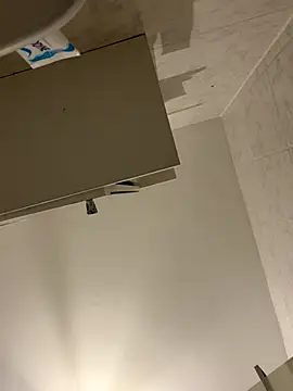 Snapshot of EmilyWi_ chatting on 09/29/25, 04:01 EmilyWi  online show from 09/29/25, 04:01