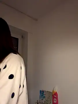 Snapshot of EmilyWi_ chatting on 10/08/25, 05:10 EmilyWi  online show from 10/08/25, 05:10